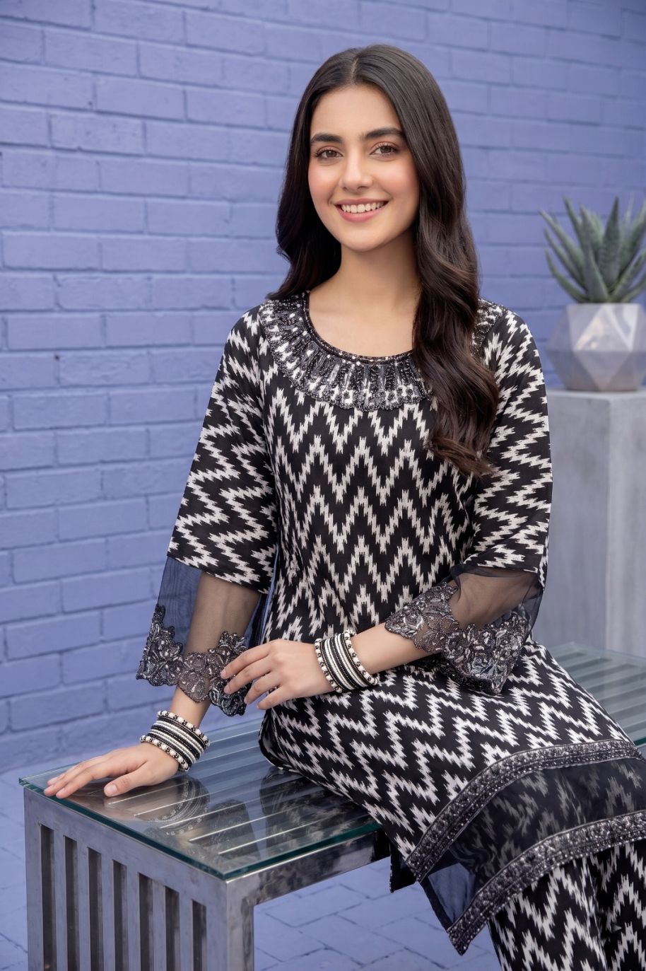 W025 Women Lawn