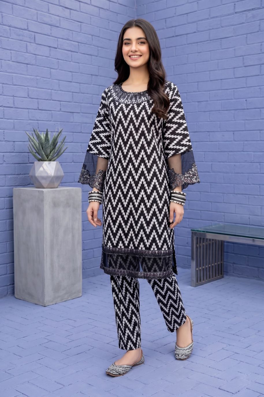 W025 Women Lawn