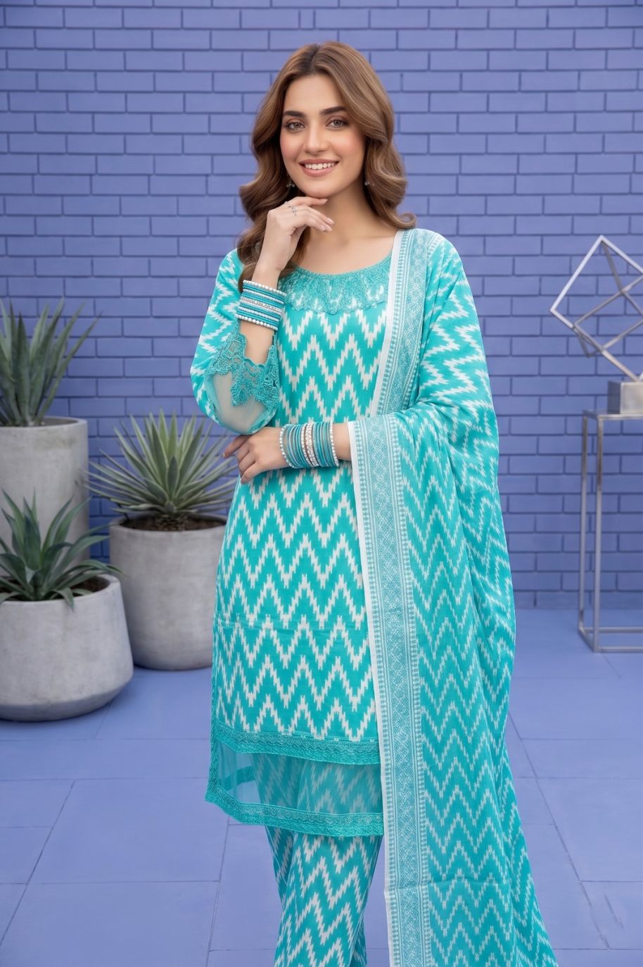 W025 Women Lawn