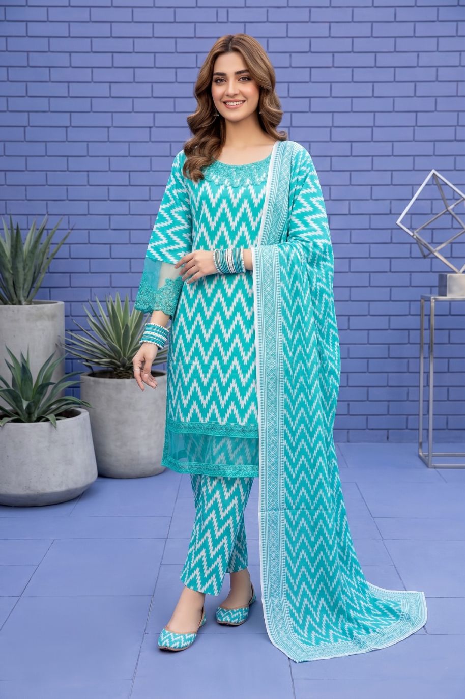W025 Women Lawn