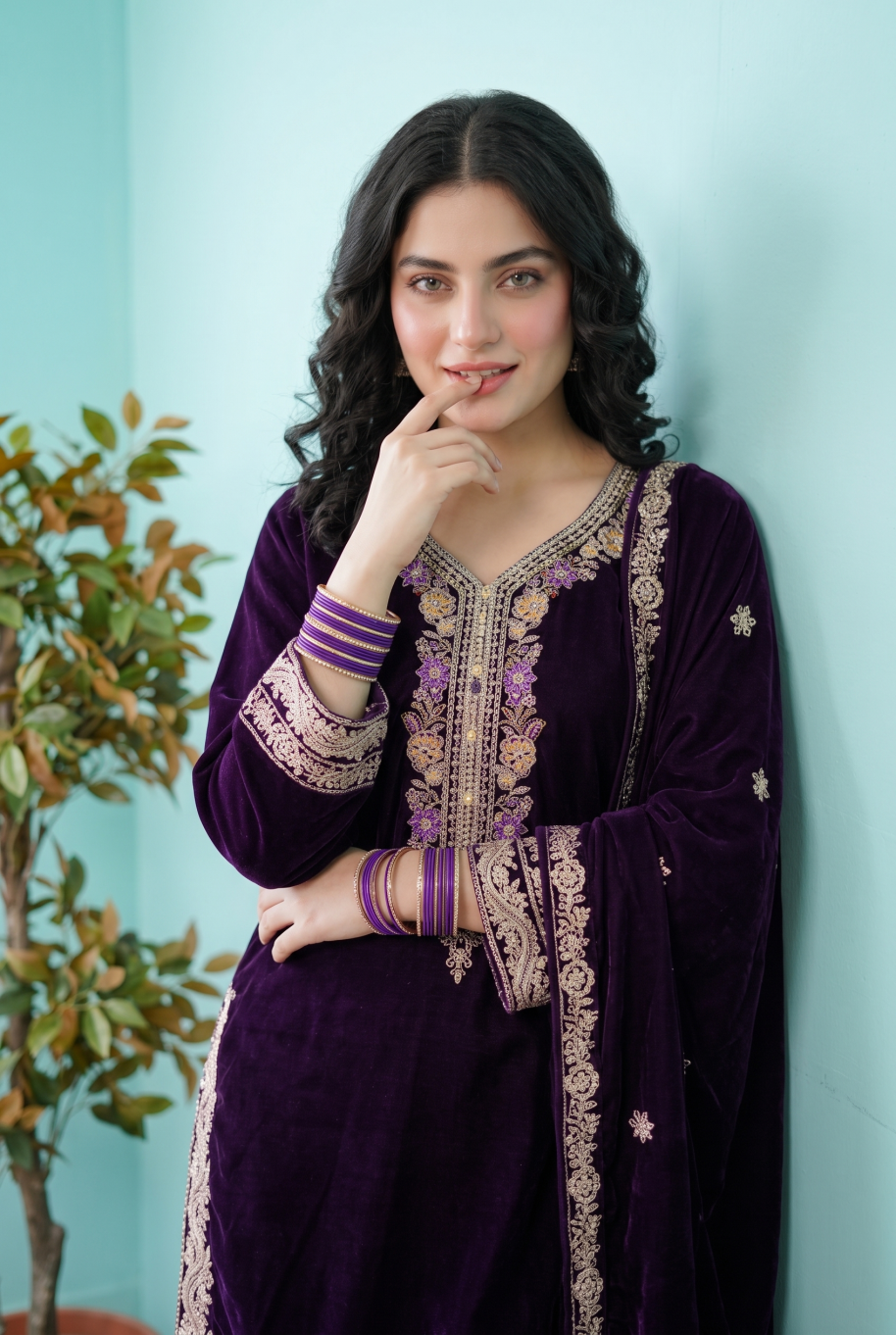 W4632 Women Velvet 