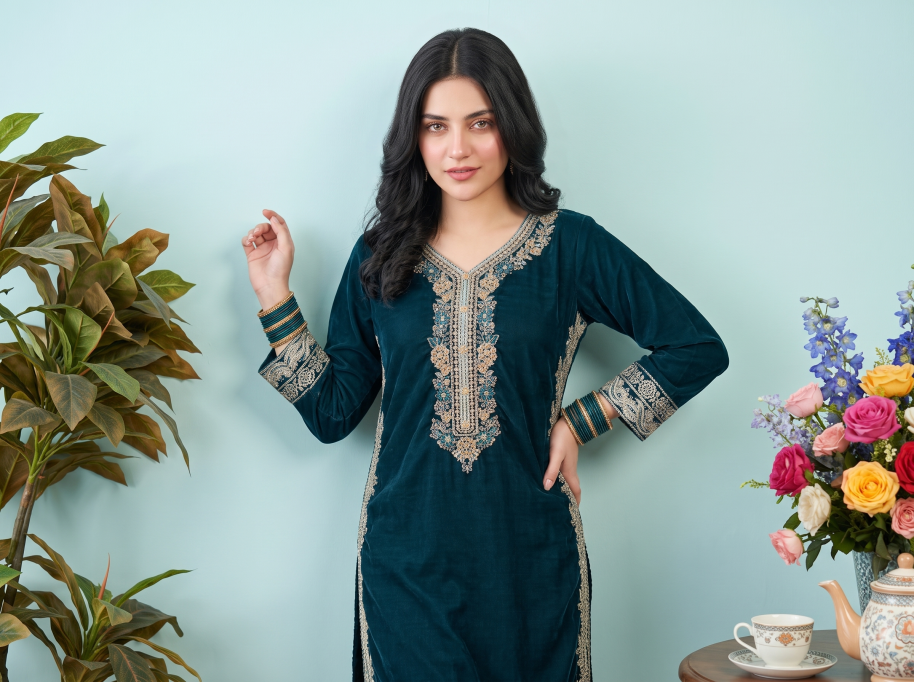 W4632 Women Velvet 