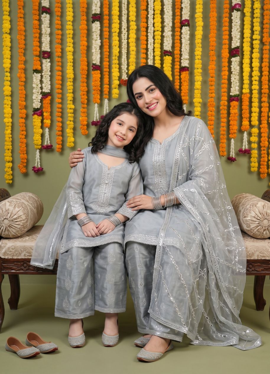 Mother & Daughter
